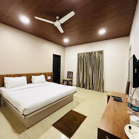 Hotel Grand Indu, 3 Star Kolhapur Eksteriør bilde