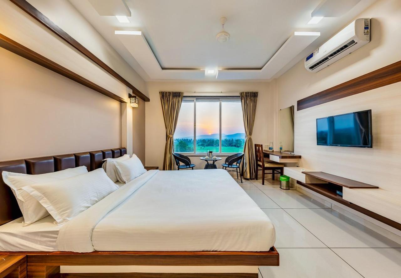 Hotel Grand Indu, 3 Star Kolhapur Eksteriør bilde