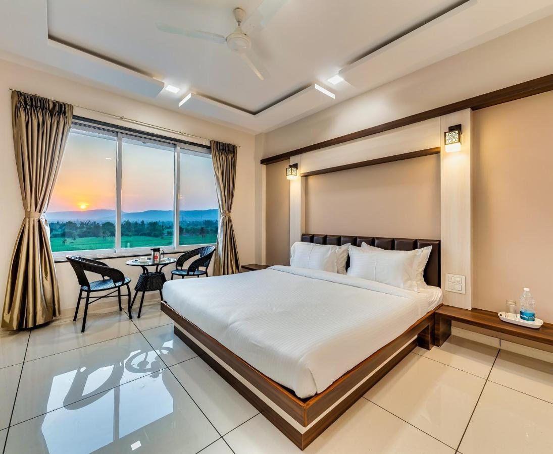 Hotel Grand Indu, 3 Star Kolhapur Eksteriør bilde