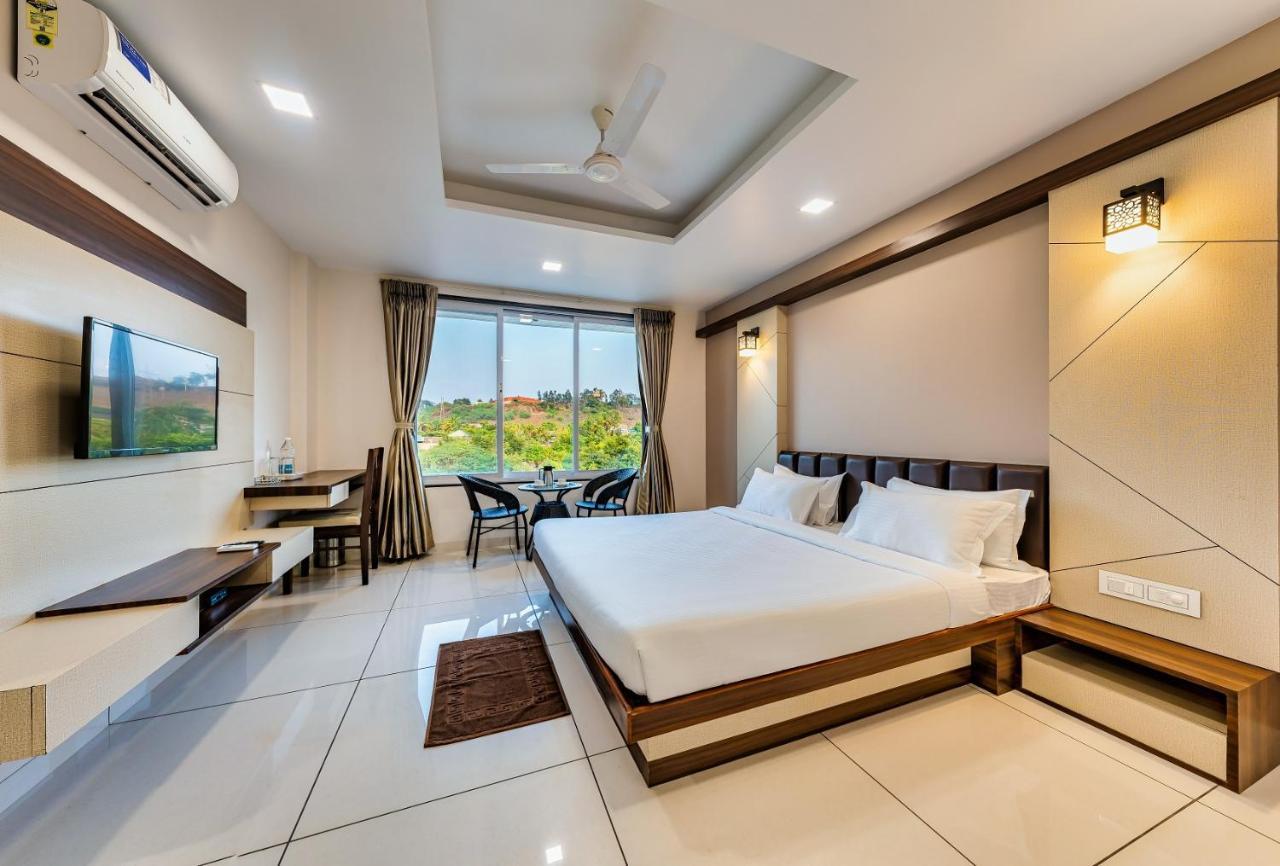 Hotel Grand Indu, 3 Star Kolhapur Eksteriør bilde