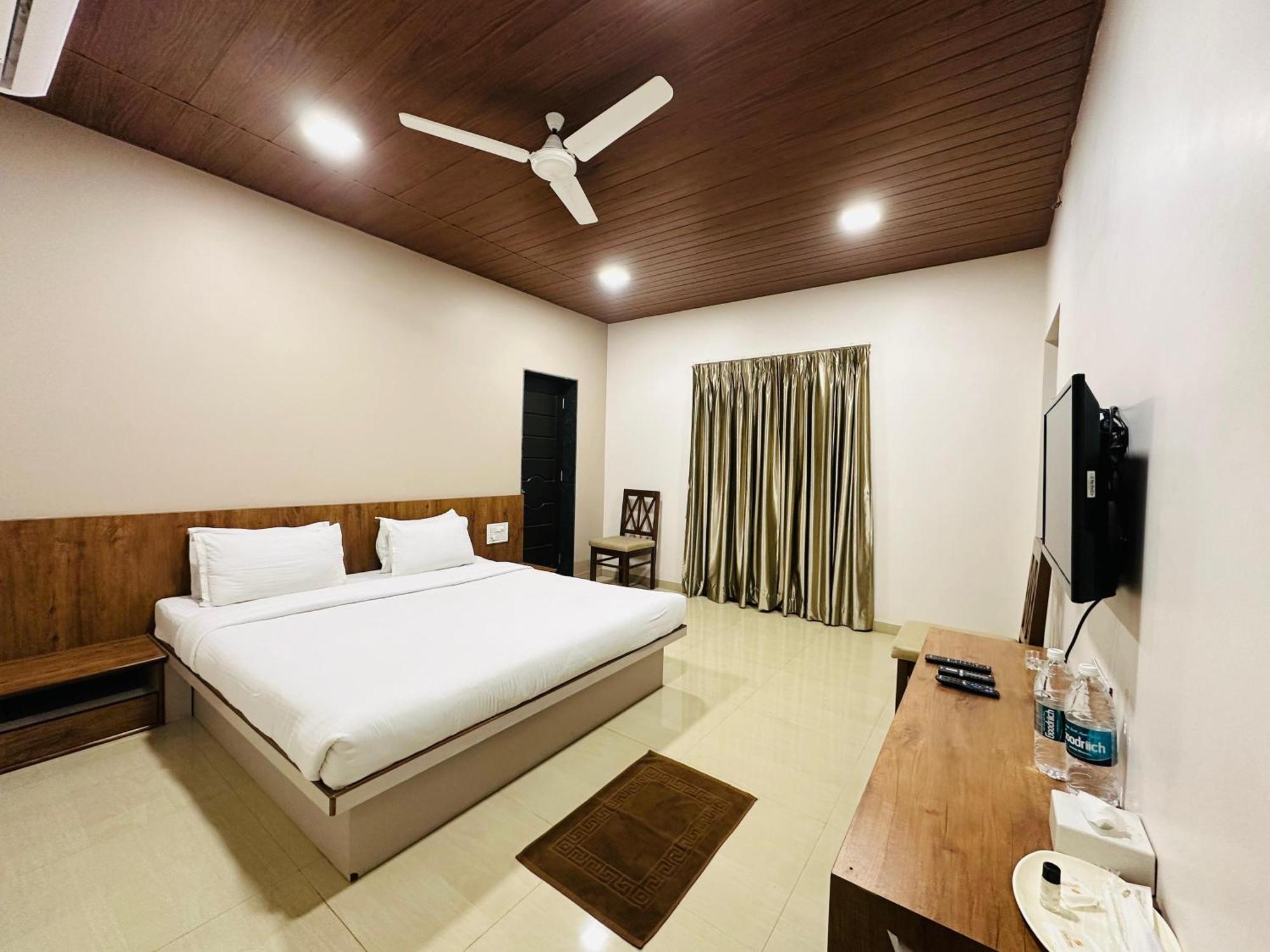 Hotel Grand Indu, 3 Star Kolhapur Eksteriør bilde