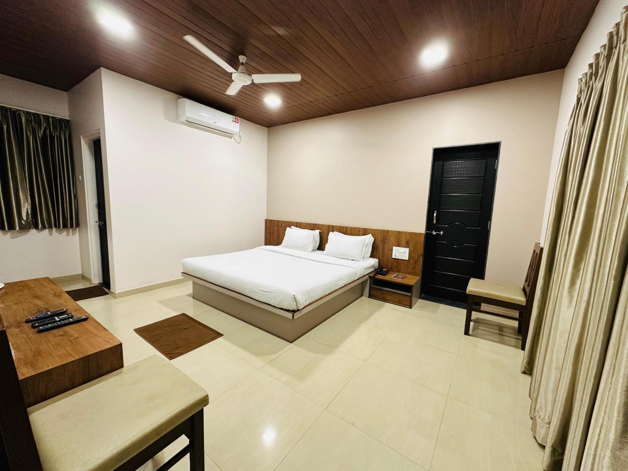 Hotel Grand Indu, 3 Star Kolhapur Eksteriør bilde
