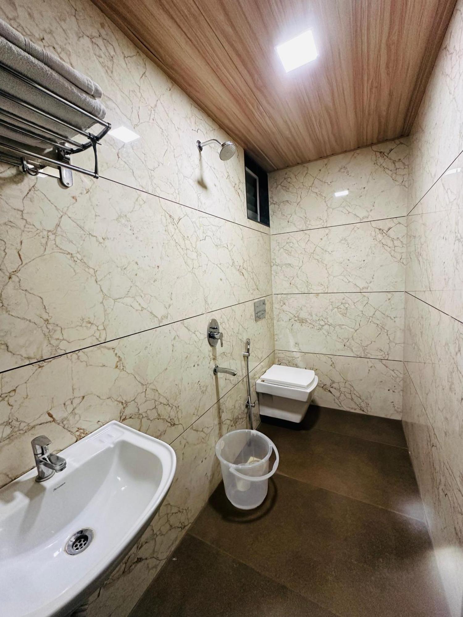 Hotel Grand Indu, 3 Star Kolhapur Eksteriør bilde