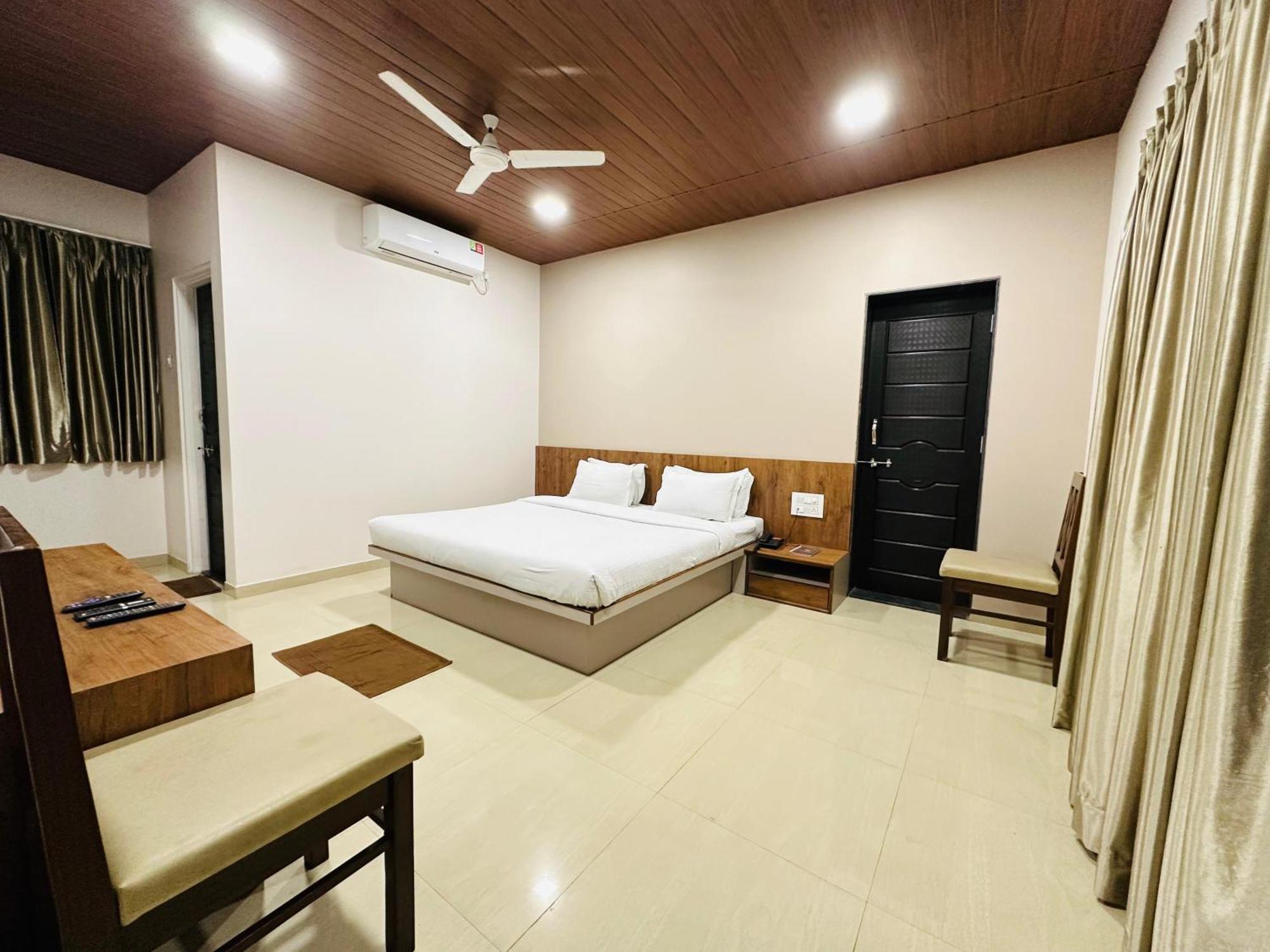 Hotel Grand Indu, 3 Star Kolhapur Eksteriør bilde